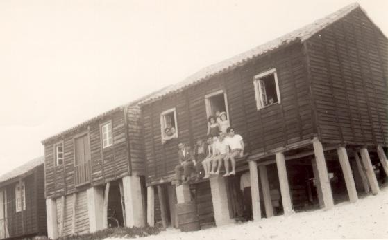 Praia da Tocha — palheiros e areal dourado